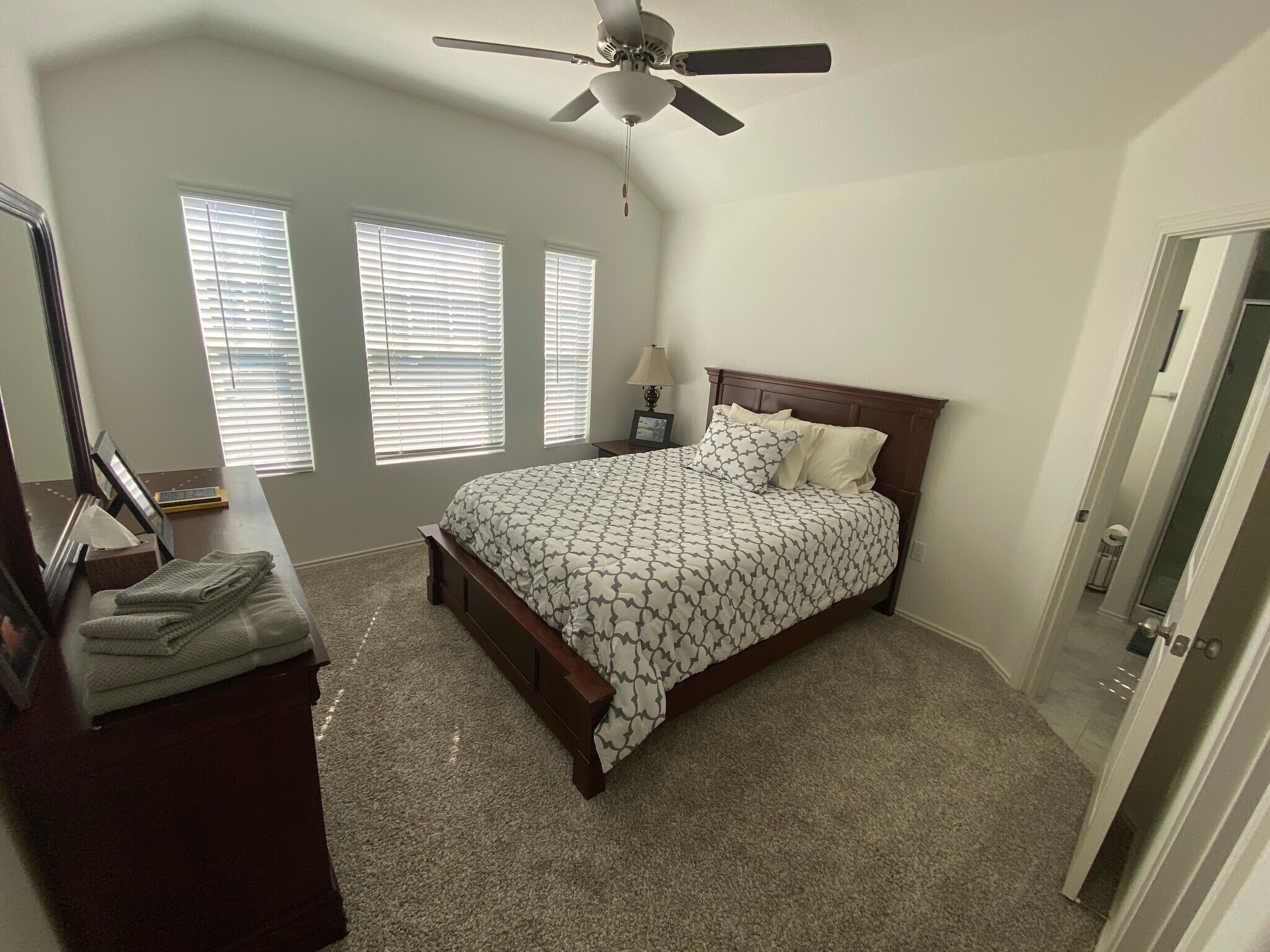 Master bedroom - 15208 Spruce Frost Cv