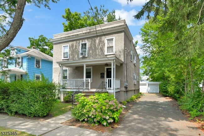 Primary Photo - 7 Howell St