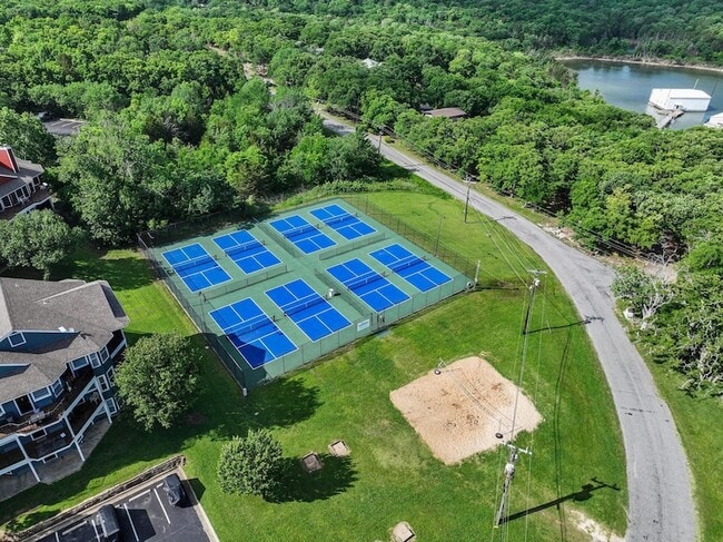 Building Photo - 2164 Tanglewood Blvd