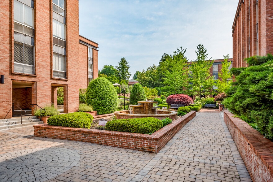 Building Photo - 1400 Kenesaw Ave