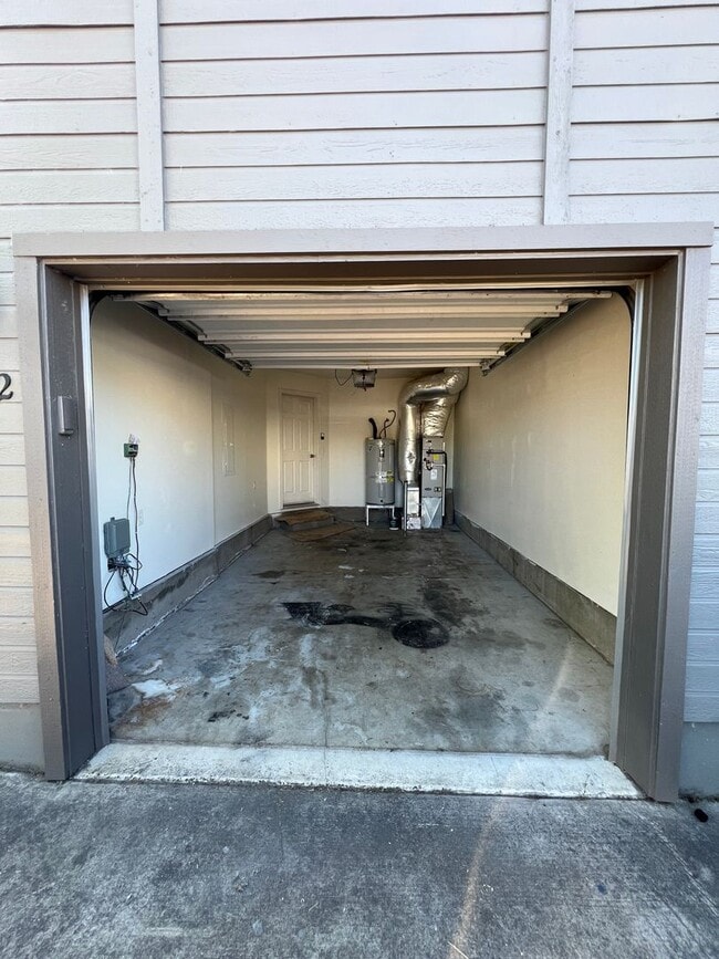 Building Photo - 3 Bedroom 2 Bath Duplex in Springfield on a cul-de-sac