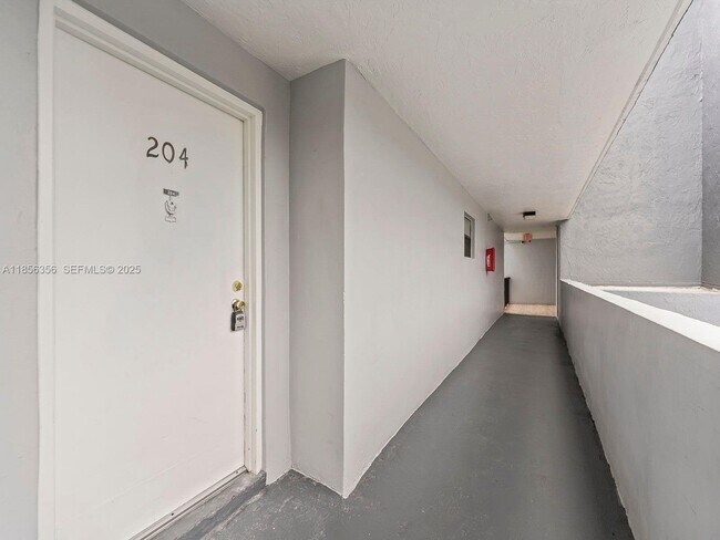 Building Photo - 13870 SW 62nd St