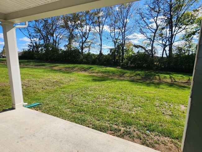 Building Photo - Stunning unit in 55+ community