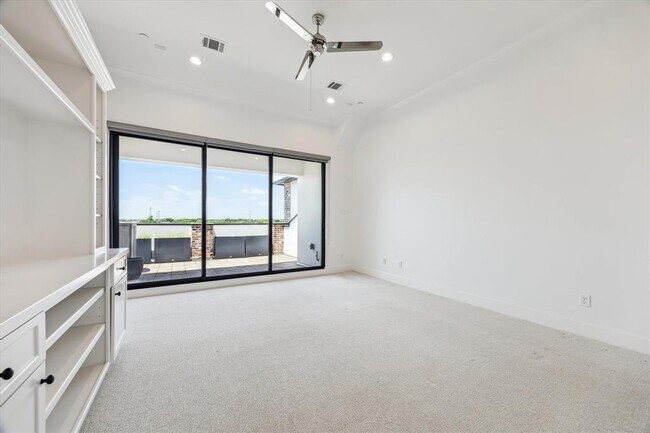 Building Photo - 3850 Glen Arbor Dr