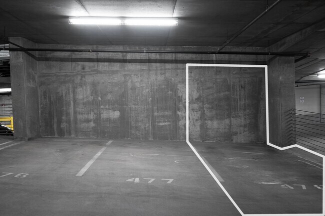 Building Photo - Glass House 1 Bed 1 Bath High Rise Condo w/ Mountain & City Views!!