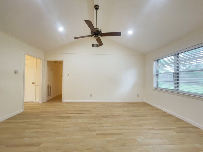 Building Photo - 7710 Romney Rd