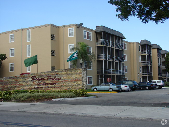 Primary Photo - Royal Palms at Lauderhill