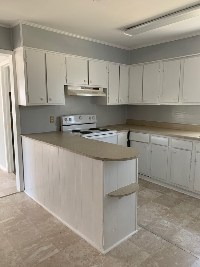 Building Photo - FOR RENT