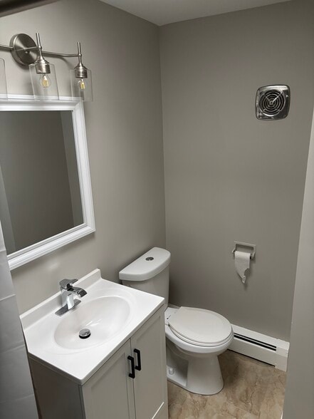 Bathroom view2 - 3049 N Harlem Ave