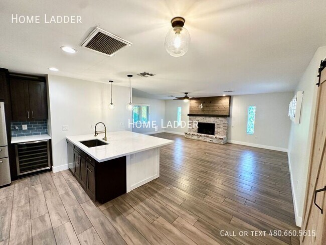 Building Photo - 4728 E Edgemont Ave