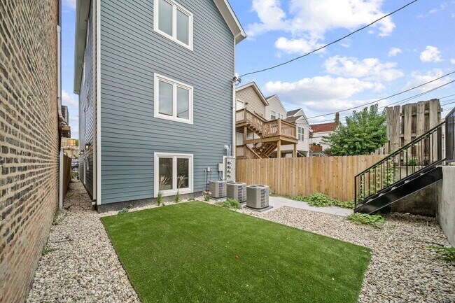 Building Photo - 1355 W 16th St