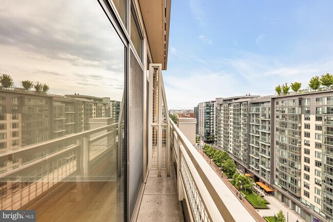 Building Photo - 475 K St NW