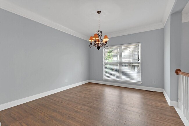 Building Photo - Awesome 3BE/2.5BA home in Bellevue!