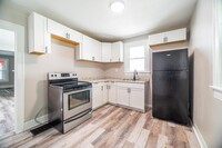 Building Photo - 1208 E 16th Ave