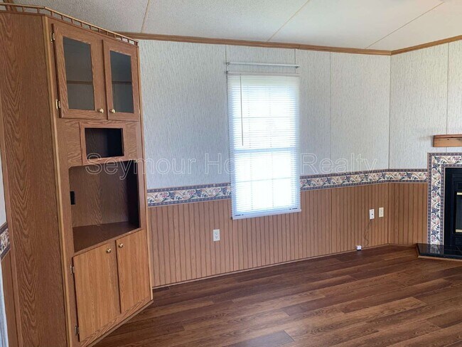 Building Photo - 1286 Country Club Rd