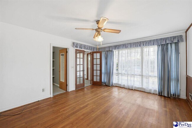 Building Photo - 2218 N Douglas St