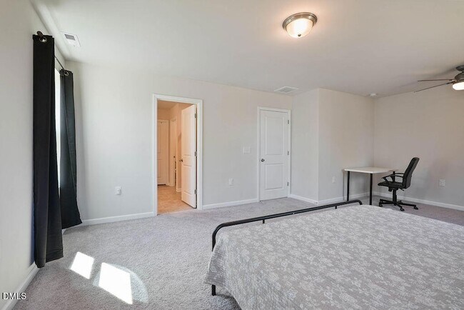 Building Photo - 319 Joneshaven Dr