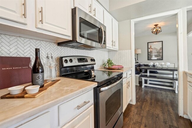 Building Photo - 5916 Sandhurst Ln