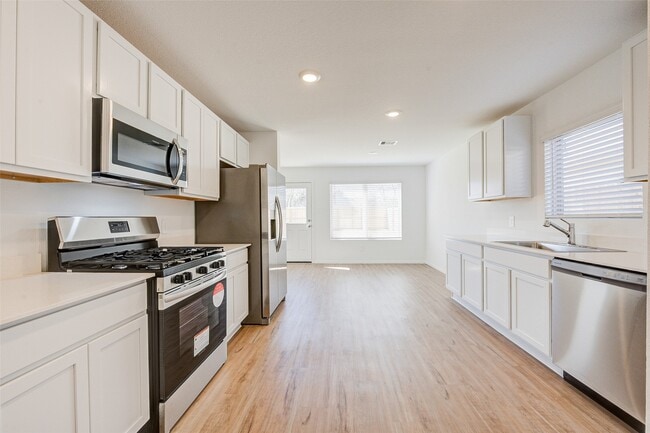Building Photo - 17827 Pemswood Dr