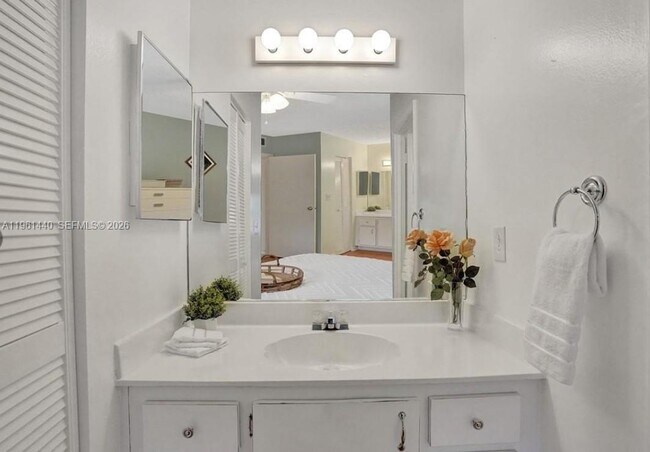 Building Photo - 6101 N Falls Cir Dr