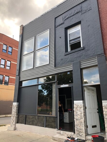 Building Photo - 3960 S Western Ave