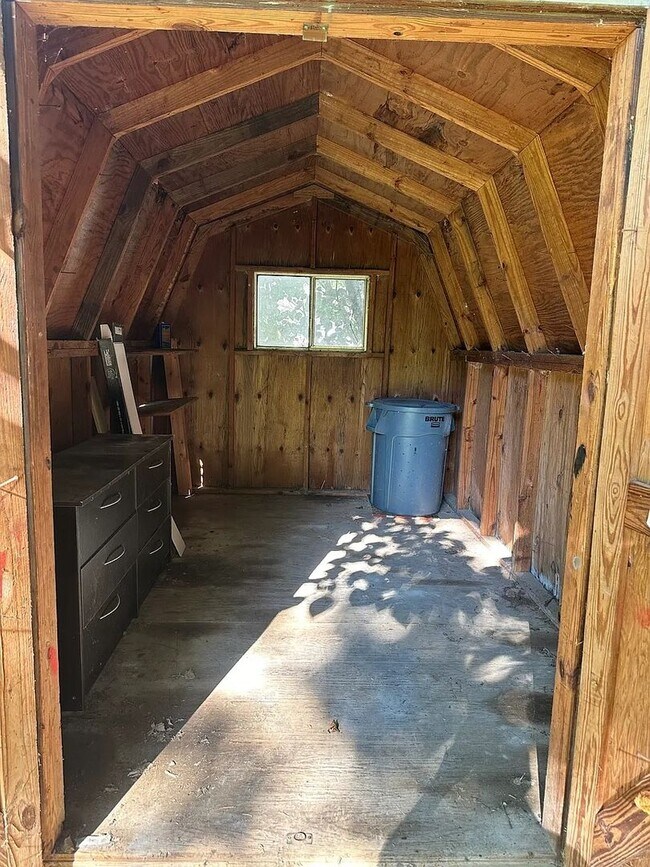 Building Photo - 3BR w/ In-Unit W/D + Assigned Parking in Nashville