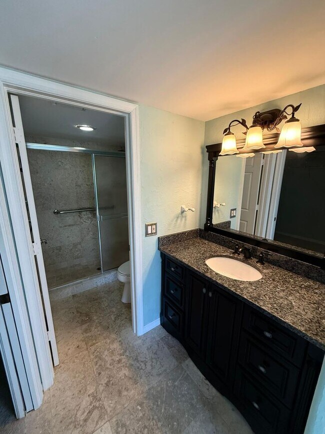 Building Photo - Stunning Sandpiper Bay 2 bed/2 bath end unit condo