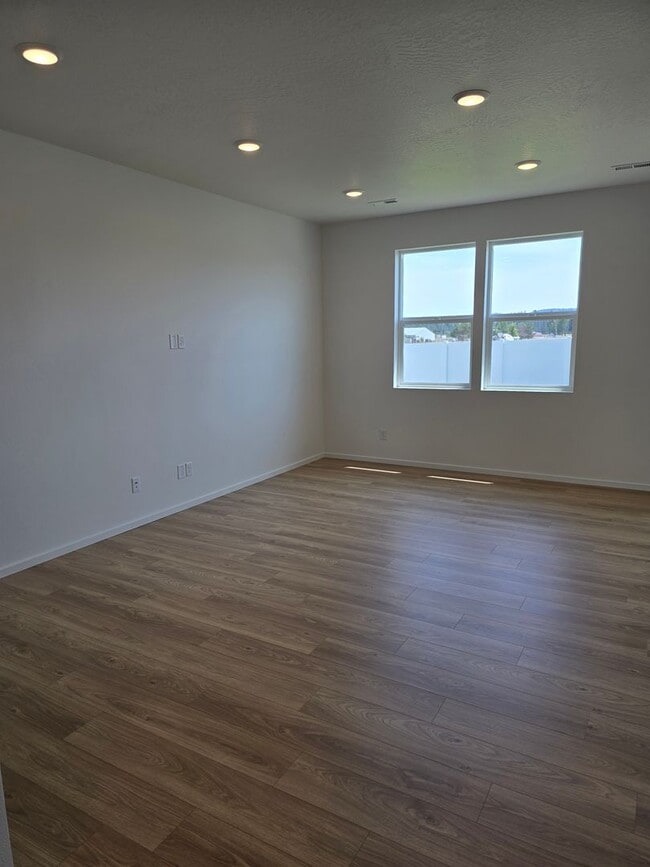 Building Photo - 5190 E Dorado Ave