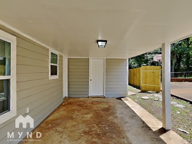 Building Photo - 2432 Kimbark Woods Cove