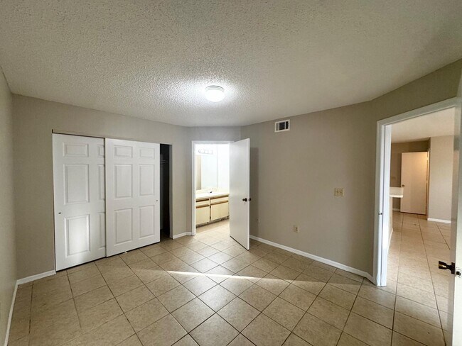 Building Photo - 401 Fountainhead Cir