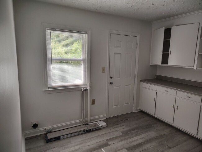 Building Photo - Poplar Drive