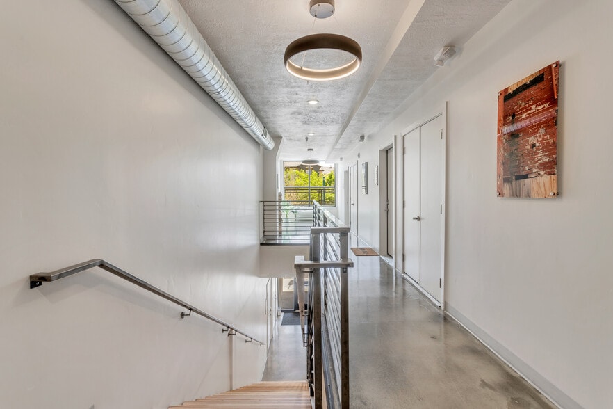 Building Photo - 606 W North Temple St