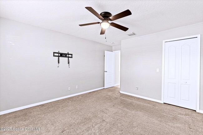 Building Photo - 960 Villa Dr