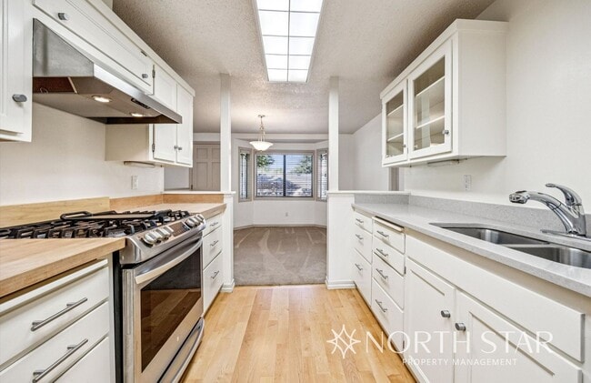 Building Photo - Charming One-Level Home on a Quiet Cul-de-...