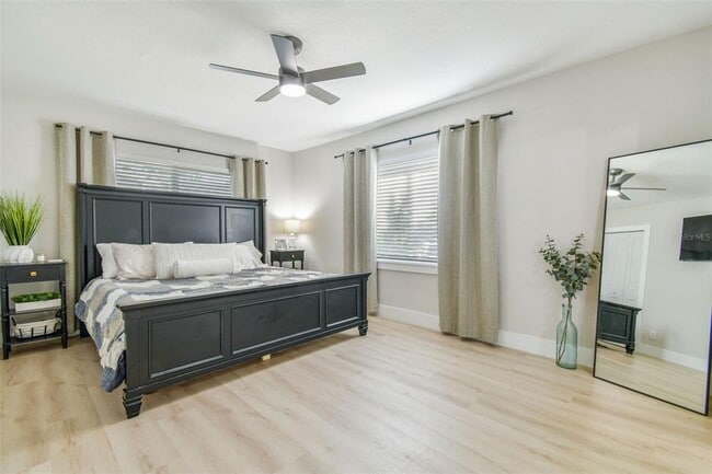 Building Photo - 3922 Fontainebleau Dr