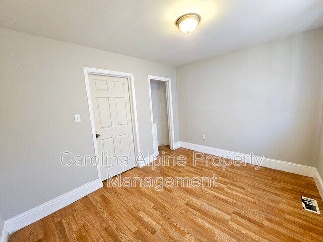 Building Photo - 1003 Locke St