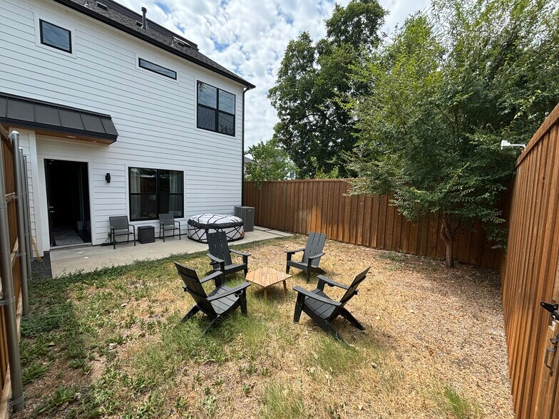Building Photo - 5621 Winton St