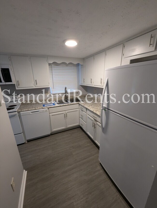 Building Photo - 2870 Spruce Cir