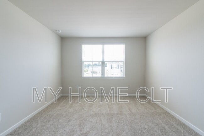 Building Photo - 6067 Bridle Crk Dr
