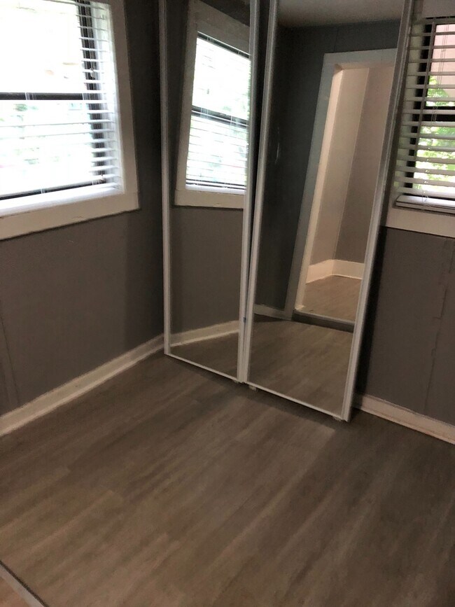 Building Photo - Walk or bike to CAMPUS or downtown!! 3 bed HOUSE