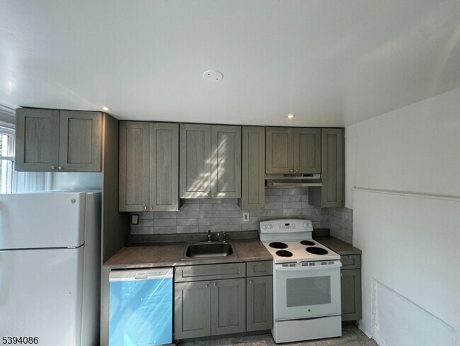 Building Photo - 205 N Clinton St