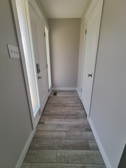 Building Photo - 177 S 200 W