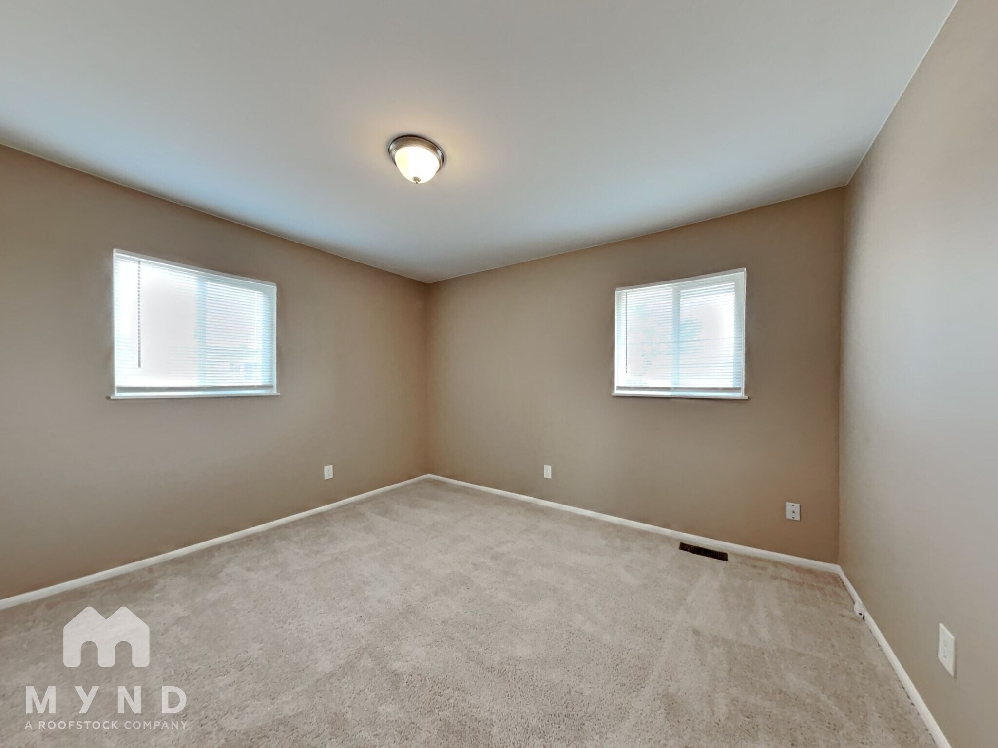 Building Photo - 347 Leona Dr
