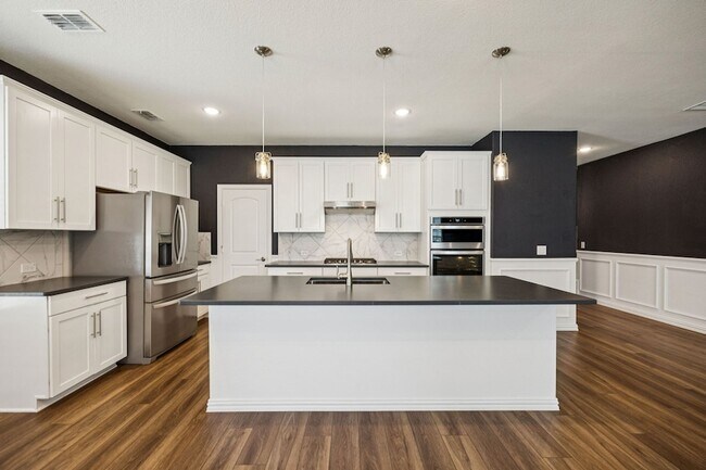 Building Photo - 2412 Rooster Ln