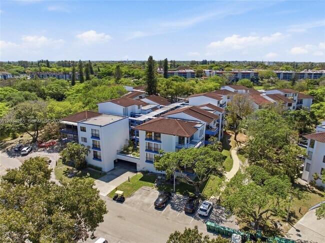 Building Photo - 6010 S Falls Cir Dr