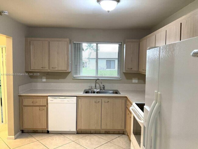 Building Photo - 2069 Discovery Cir W