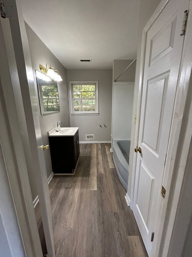 Building Photo - 5th- 308