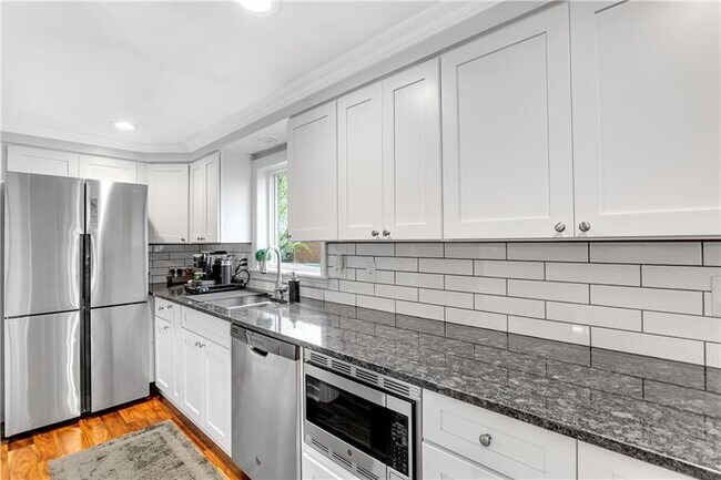 Building Photo - 2412 Cathedral Dr