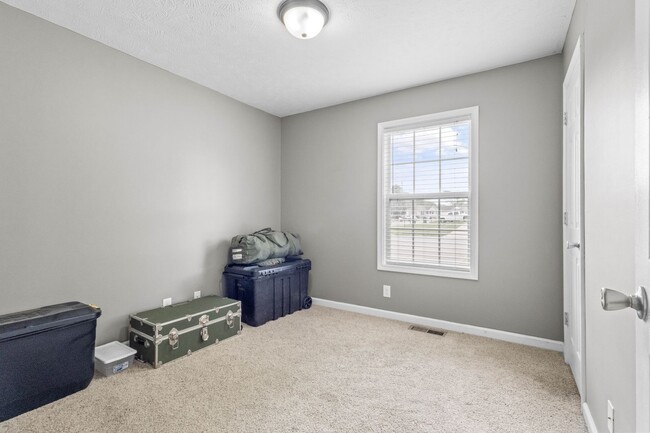 Building Photo - 557 Oakmont Dr