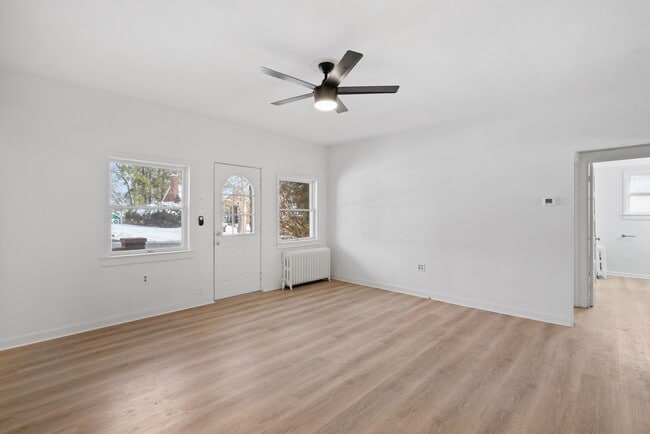 Building Photo - Stunning 3 bedroom home in East Pittsburgh available now!